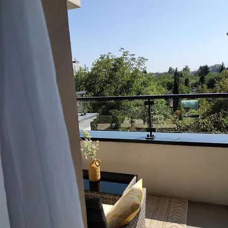 Glam, King-size Bed, Terrace, Free Indoor Parking Daire *