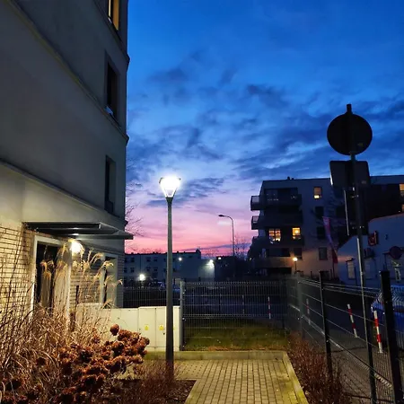 Glam, King-size Bed, Terrace, Free Indoor Parking شقة