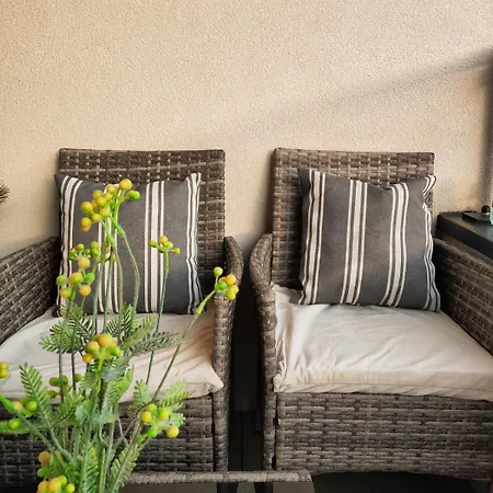 Glam, King-size Bed, Terrace, Free Indoor Parking * فروتسواف