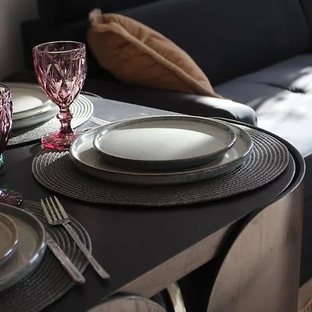 Glam, King-size Bed, Terrace, Free Indoor Parking شقة