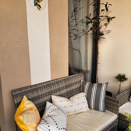 Glam, King-size Bed, Terrace, Free Indoor Parking شقة *