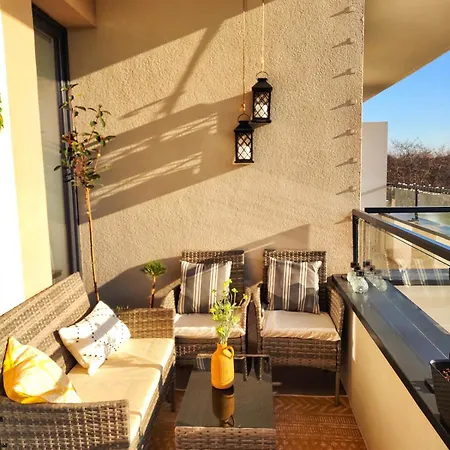 Апартаменты Glam, King-size Bed, Terrace, Free Indoor Parking *