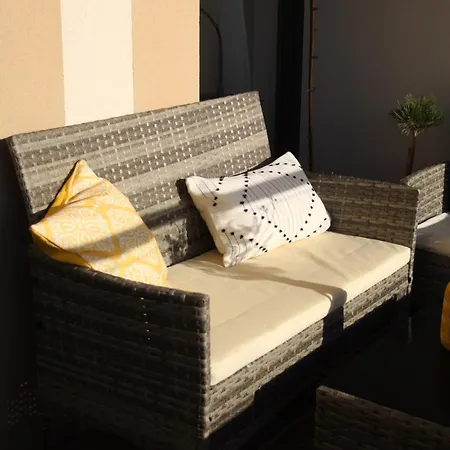 Glam, King-size Bed, Terrace, Free Indoor Parking アパート